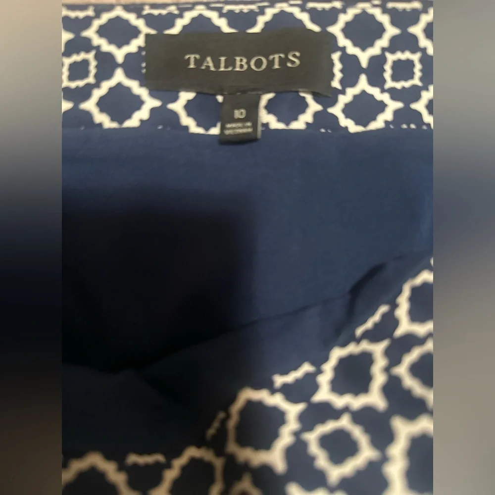 Women’s TALBOTS BATIK DIAMOND A-LINE‎ Navy Blue White SKIRT. Size 10.